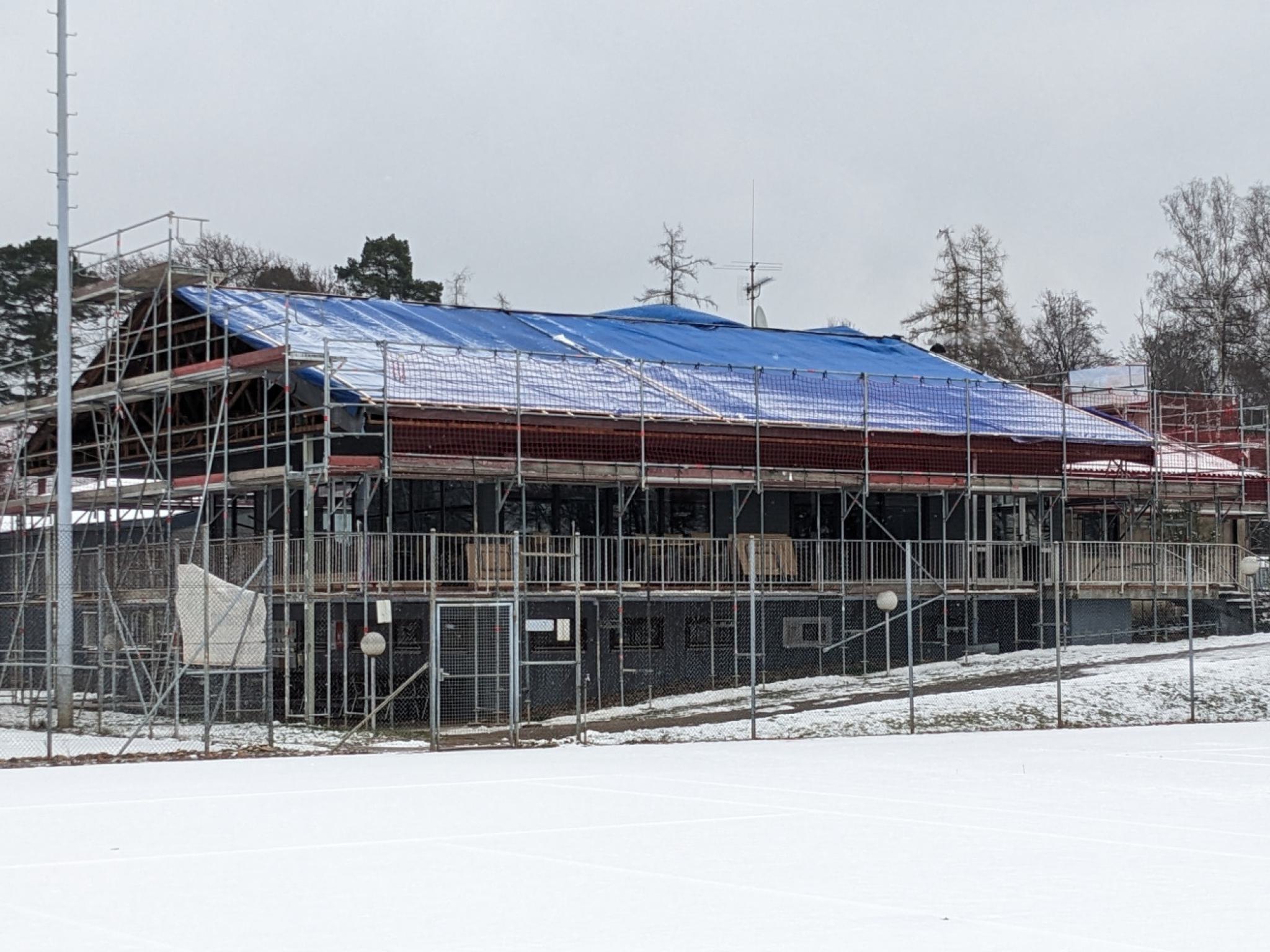Sanierung Clubhausdach und Renovierung Gaststätte